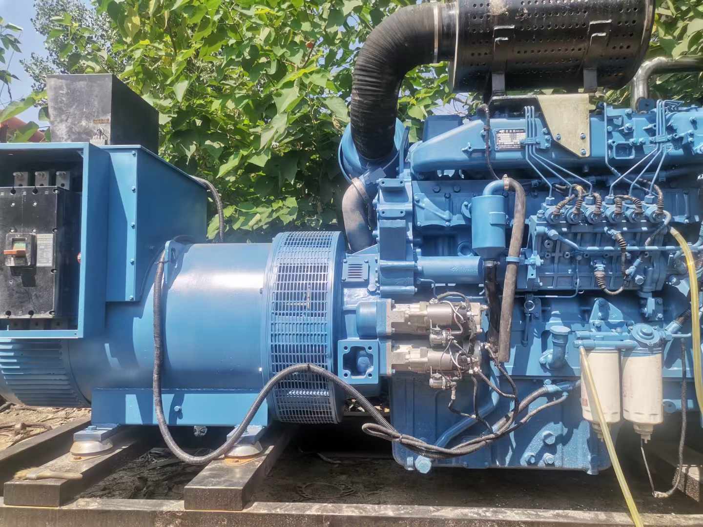 松山湖管委会详细说明降低 800kW 柴油发电机输出电流波动的方法
